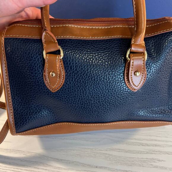 Vtg Dooney & Bourke  Navy/Saddle Pebbled Leather Shoulder Bag - Picture 2 of 7